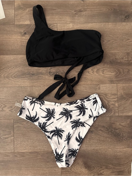 Source Unknown Other - Source Unknown Black One-Shoulder Bikini Top with Black Palm-Print White Bottoms